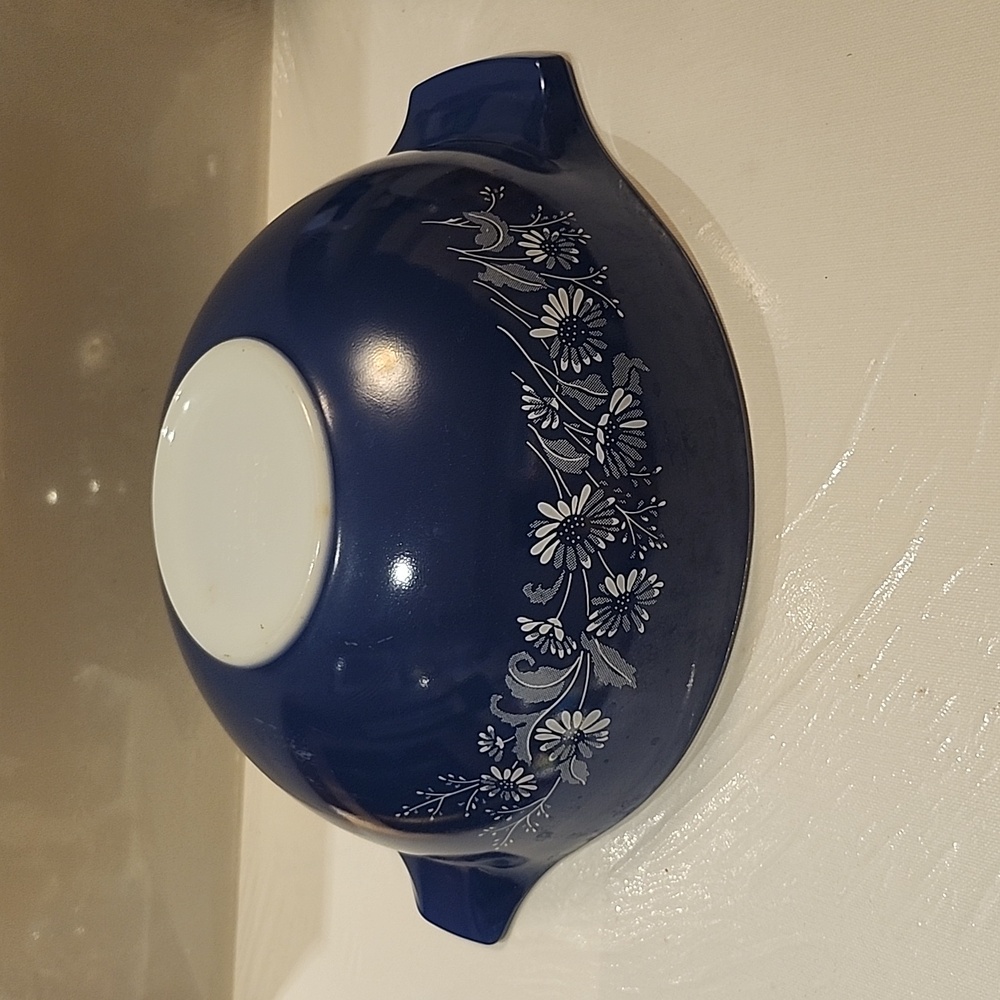 Vintage Pyrex colonial Mist Cinderella nesting mixing bowl 444-4L.